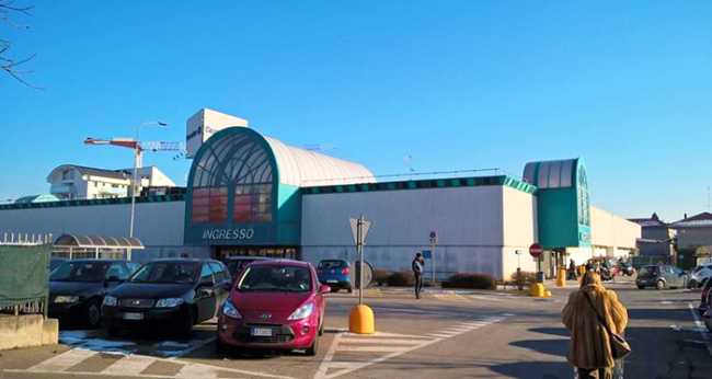 Borgomanero Carrefour 1