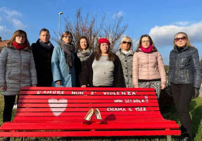 Invorio panchina rossa