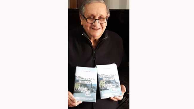 Piero Guazzoni con il suo libro