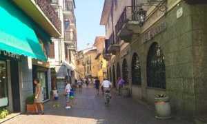 arona via centro pedonale