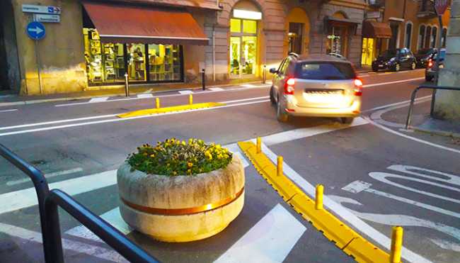 arona via milano fioriere