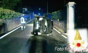 auto ribaltata arona