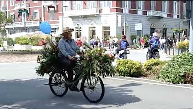 biciclette in fiore 2023