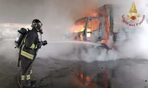 borgo ticino camion fiamme