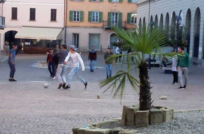 calcio piazza arona