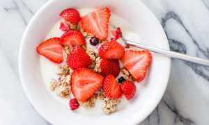 colazione cereali frutta