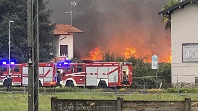 dormelletto incendio apr 25