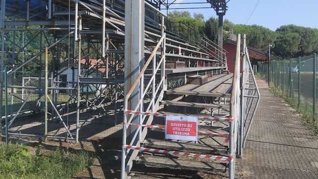 dormelletto tribuna campo