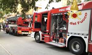 due camion autopompa aperta giorno via vvf