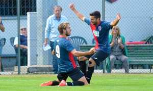 gozzano calcio abbraccio