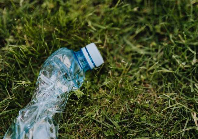 immondizia ecologia plastica bottiglia