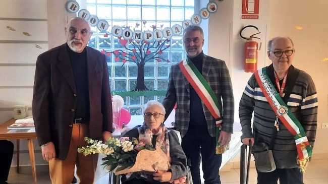 invorio 100 anni signora giuseppina 25
