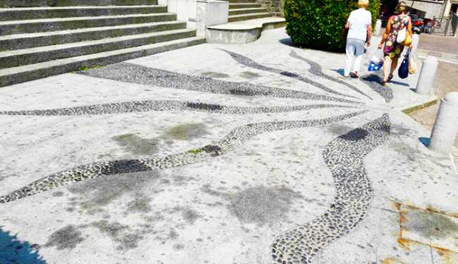 macchie olio piazza