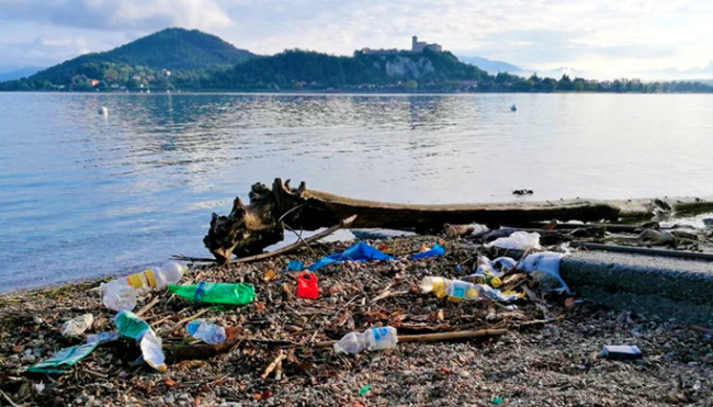 plastica lago rocca angera