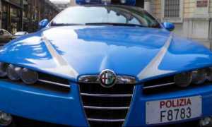 polizia auto fronte cofano images articles cronaca polizia thumb medium650 0