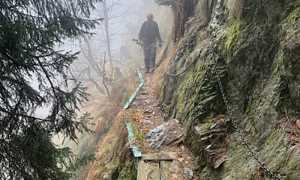sentiero passaggio stretto nebbia fabbri