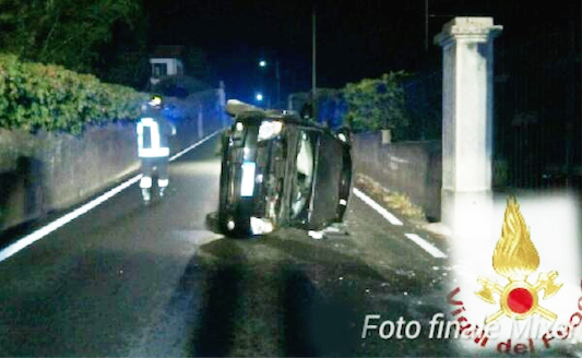 auto ribaltata arona