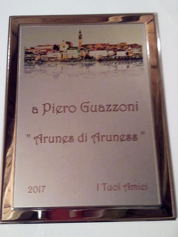 La targa donata a Piero Guazzoni