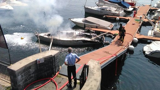 lesa incendio barca