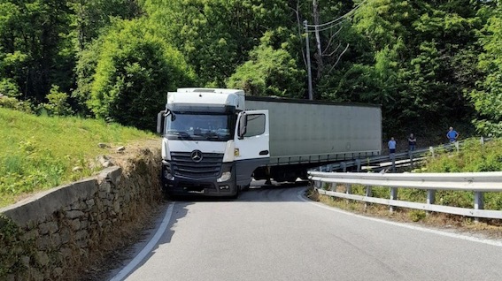 meina camion incastrato