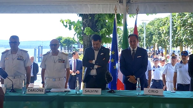 minuto silenzio berlusconi