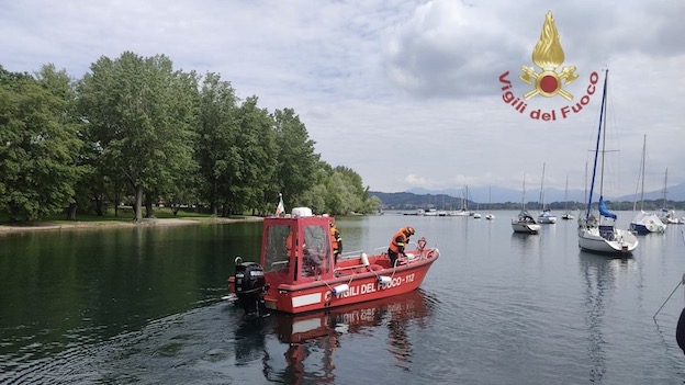 vigili del fuoco natante arona 1