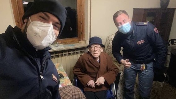 polizia aiuto anziano novara