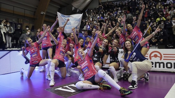 igor vittoria festa maglia rossa