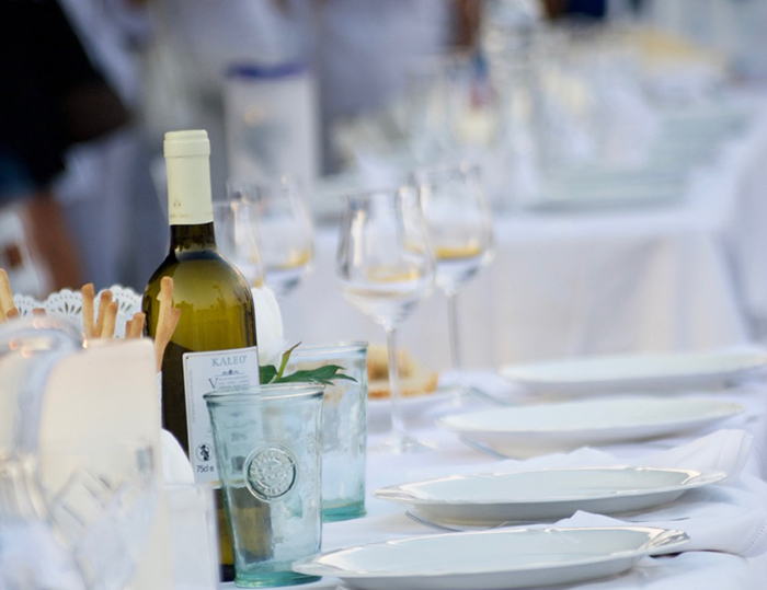 Solidarietà in tavola con la cena in bianco