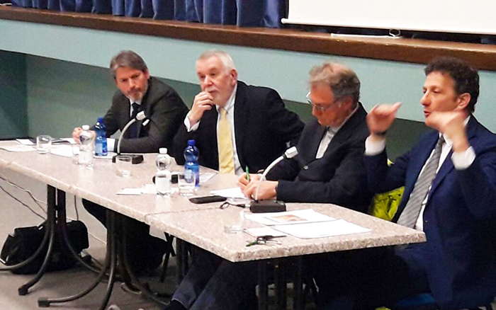 Un flop il convegno con i commercianti: il Palacongressi semideserto. Presentate 5 proposte per Arona