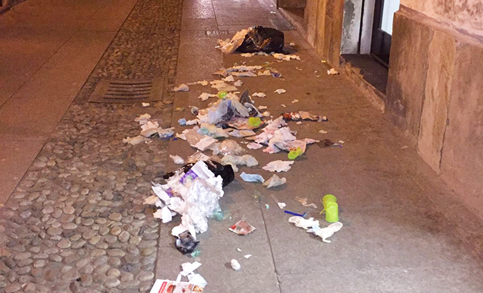 Ancora vandalismi nella notte aronese