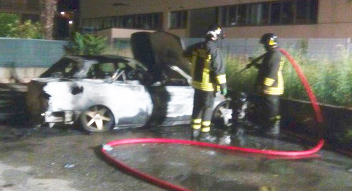 Incendio di due autovetture nella notte a Borgoticino