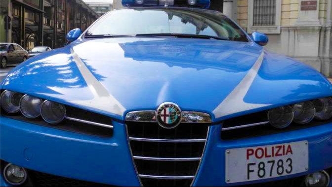 Il furto in villa diventa rapina: ladri sfuggono in suv alla polizia
