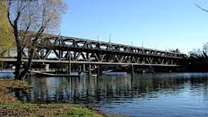 Lavori al ponte sul Ticino: interruzione linea ferroviaria fra Arona e Sesto Calende dal 29 agosto al 18 settembre