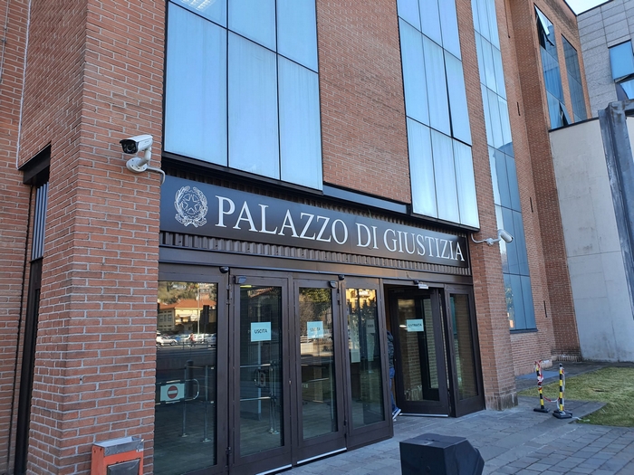 Ragazza molestata allo stop: 66enne egiziano a processo