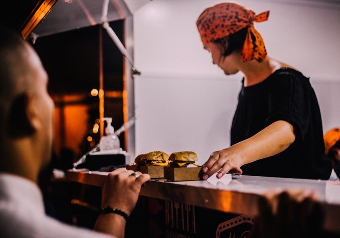Tre giorni di street food siciliano a Invorio con l’attore Toni Speradeo