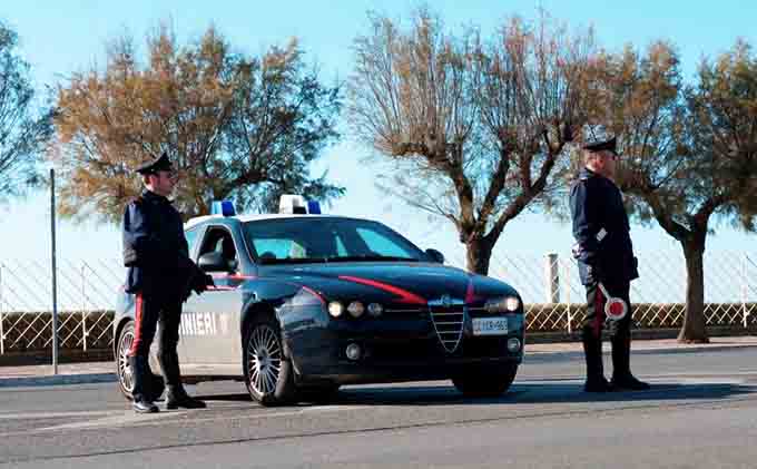 Arona: intensa attività dei carabinieri nelle festività, 20 patenti ritirate